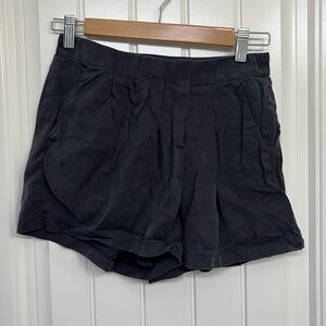 Lululemon pleated shorts with pockets